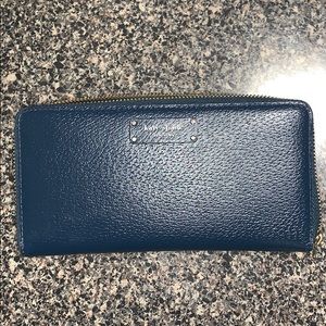 Kate Spade Wallet 💙 Navy with gold zippers! ✨